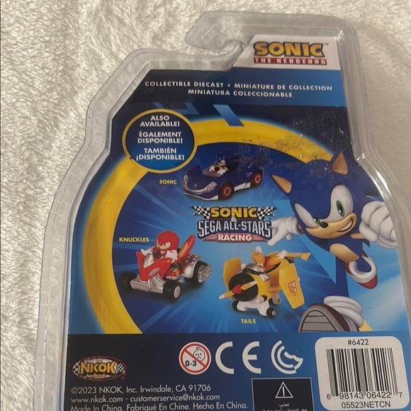 Sonic The Hedgehog Knuckles Real Metal Collectible - Picture 4 of 5